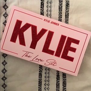 Kylie Cosmetics Love Set
